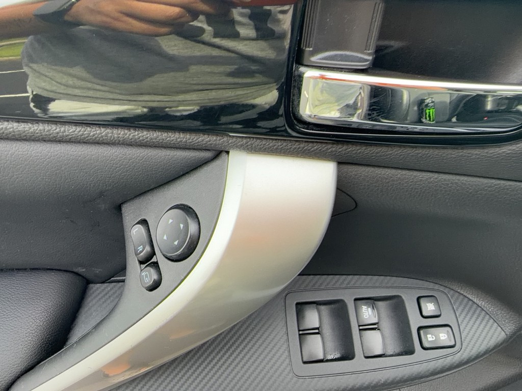 2024 Mitsubishi ECLIPSE CROSS SE/SEL