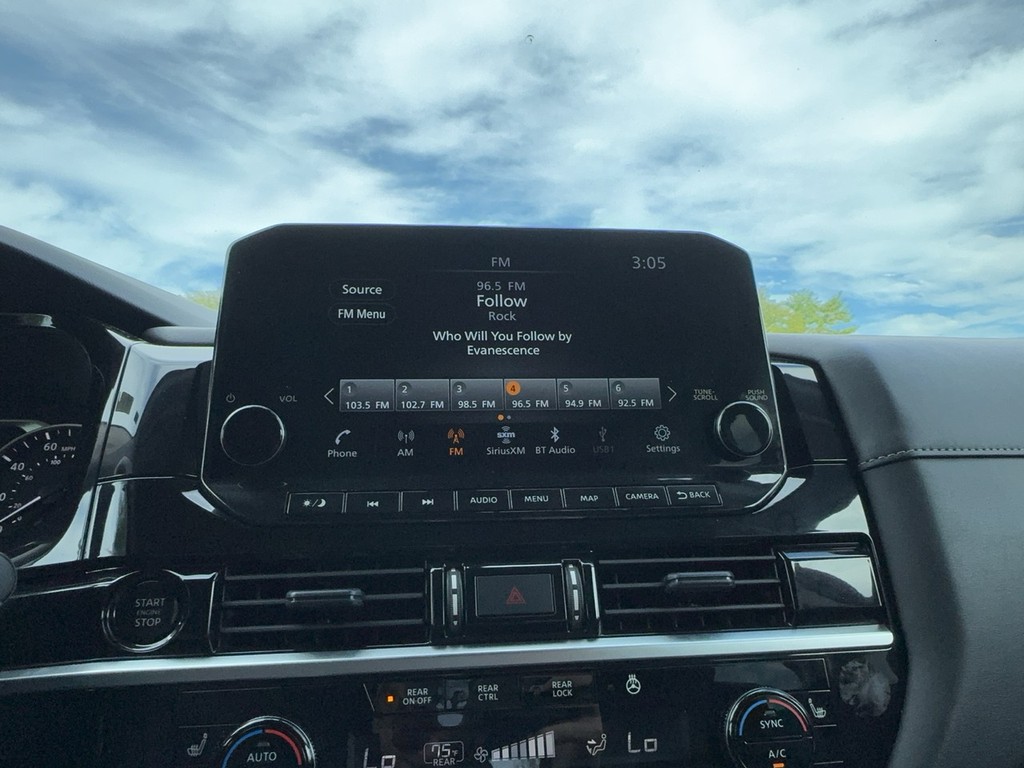 2025 Nissan PATHFINDER SL