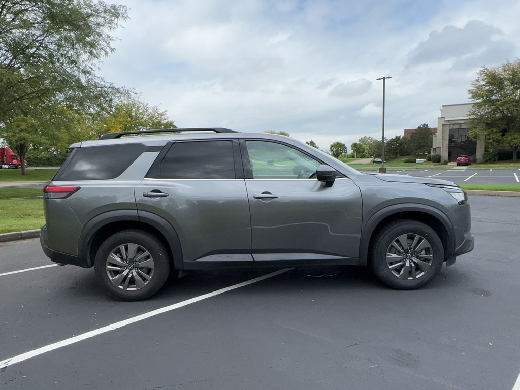2024 Nissan PATHFINDER SV