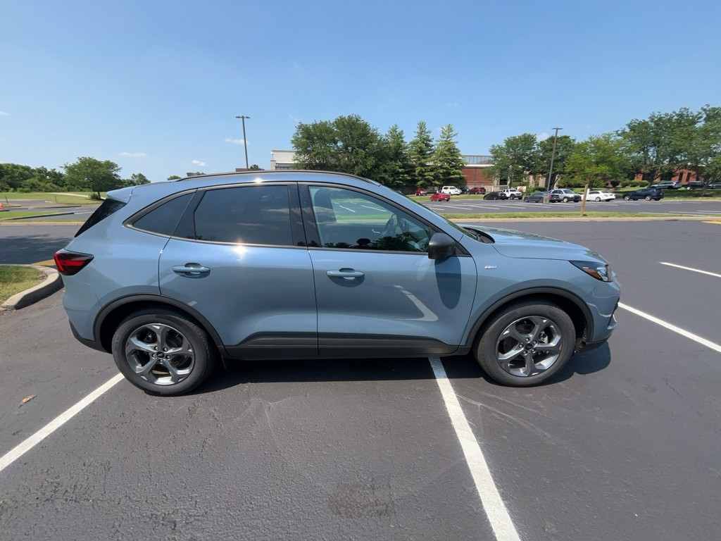 2025 Ford ESCAPE ST LINE