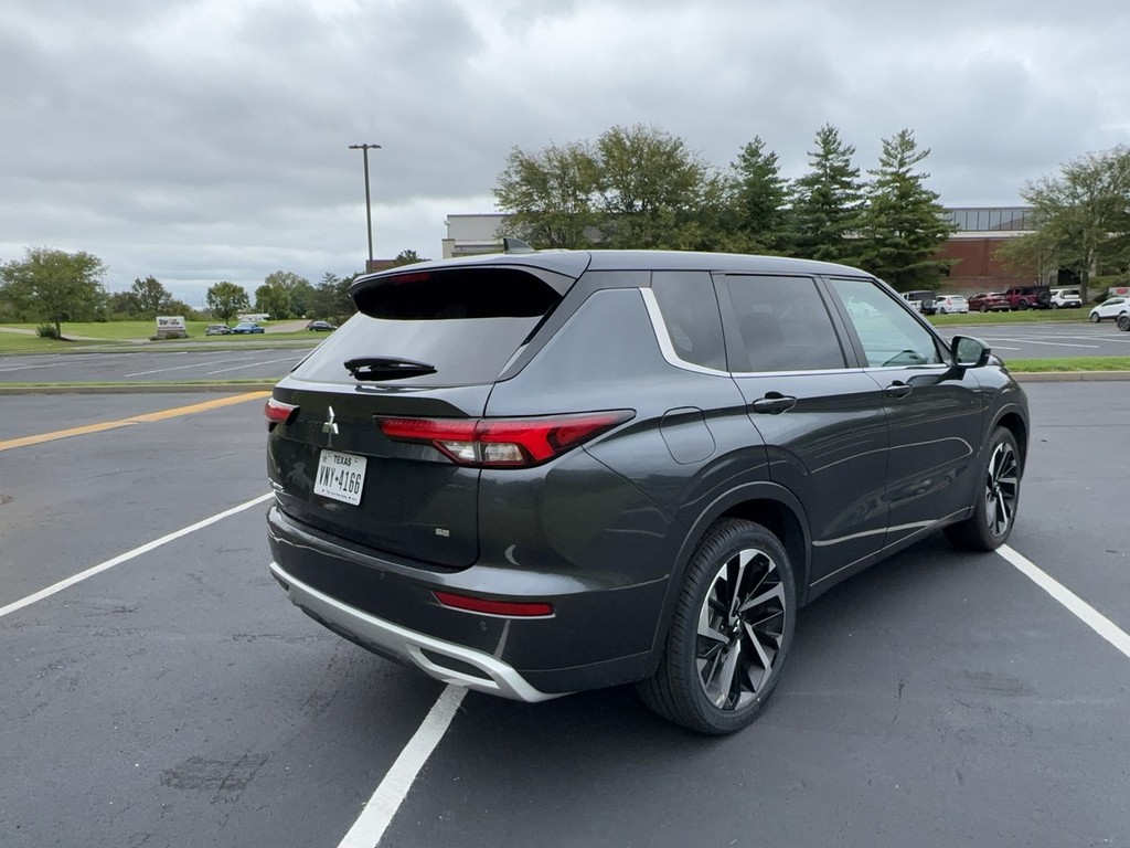 2024 Mitsubishi OUTLANDER SE