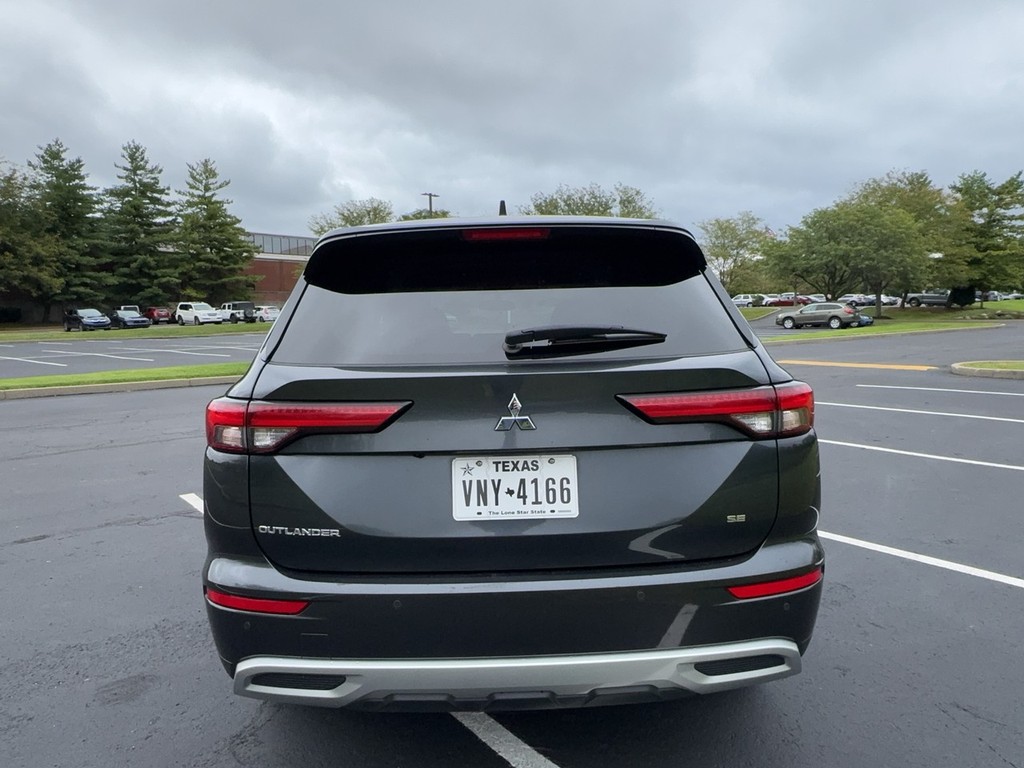 2024 Mitsubishi OUTLANDER SE