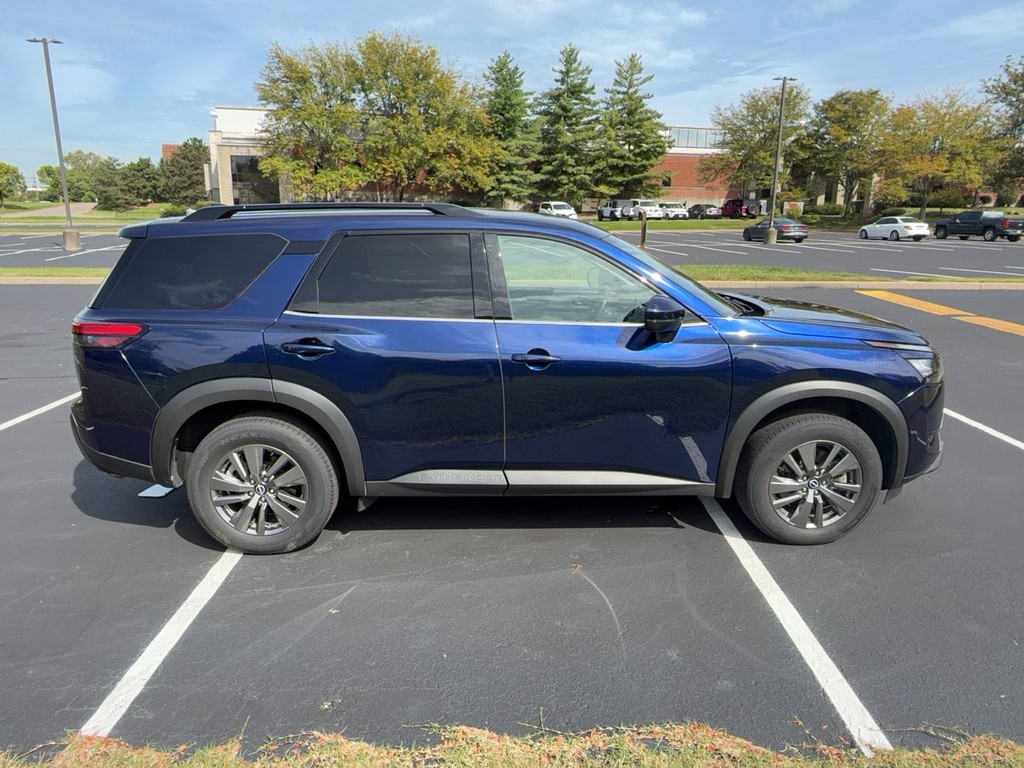 2025 Nissan PATHFINDER SV