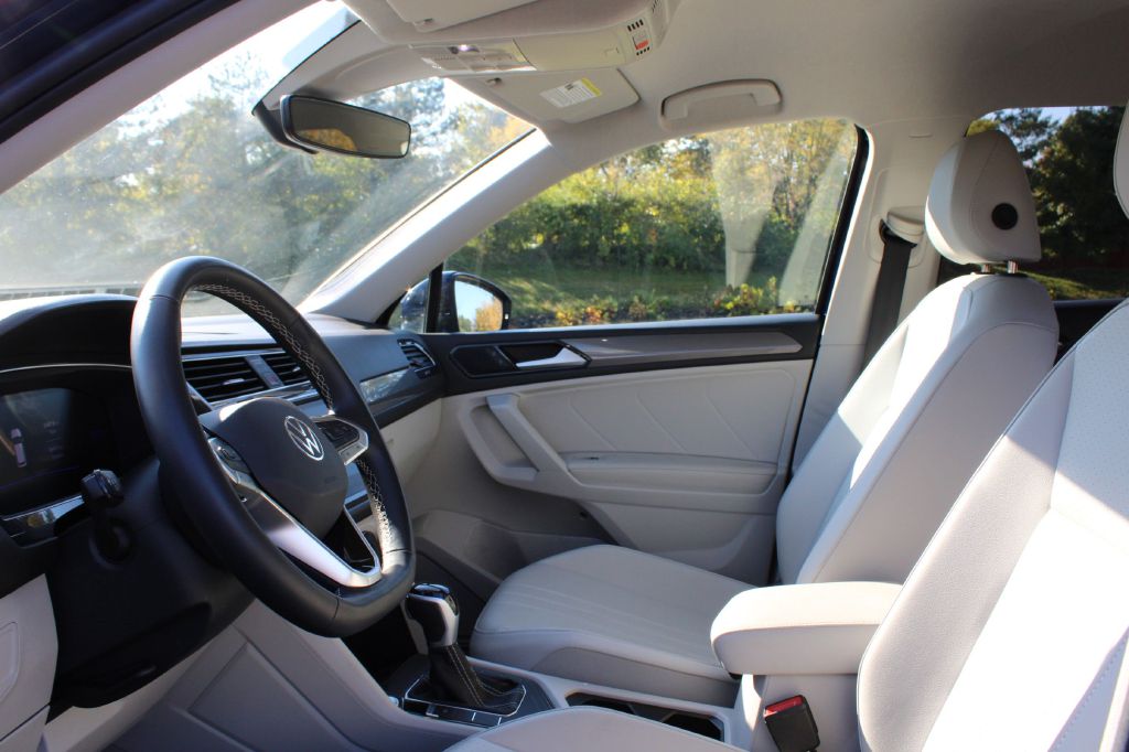 2024 Volkswagen Tiguan SE's photo